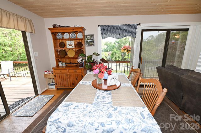 86 King Arthurs Court, Hickory, NC 28601