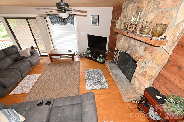 86 King Arthurs Court, Hickory, NC 28601