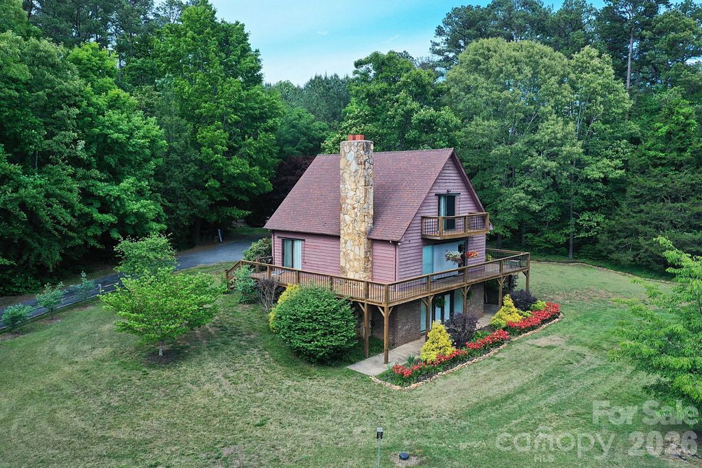 86 King Arthurs Court, Hickory, NC 28601