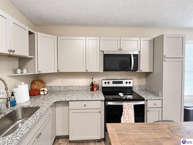 83 Tall Oak Court, Elizabethtown, KY 42701