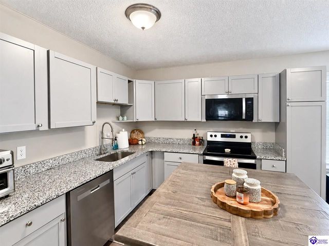 83 Tall Oak Court, Elizabethtown, KY 42701