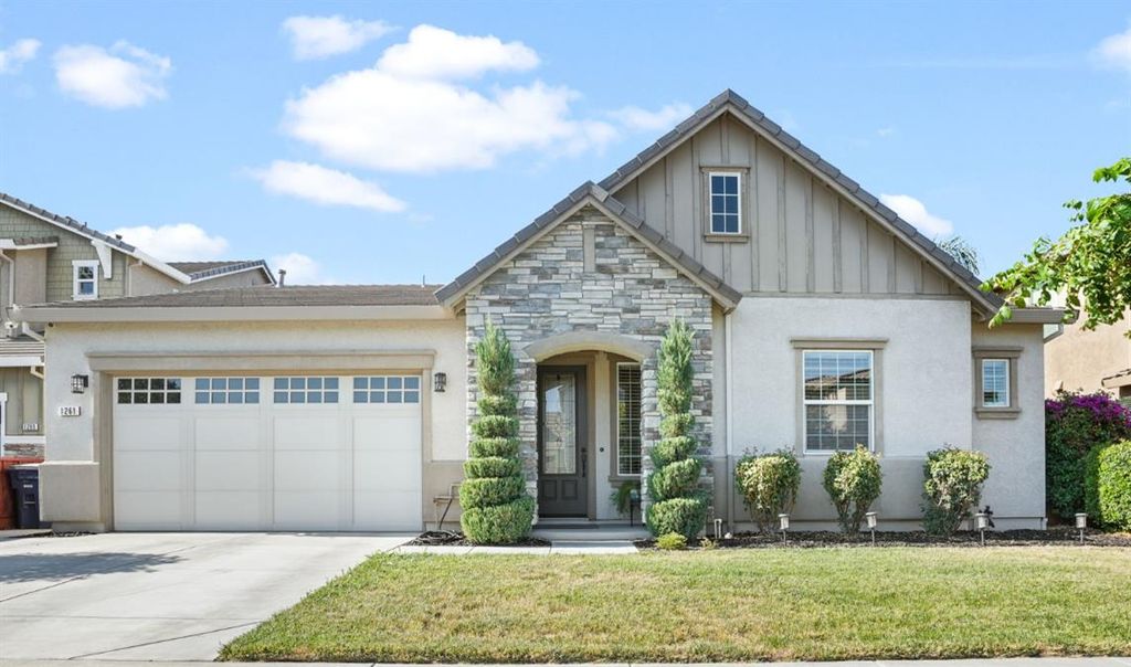 1261 Sweet Briar Dr, Patterson, CA 95363