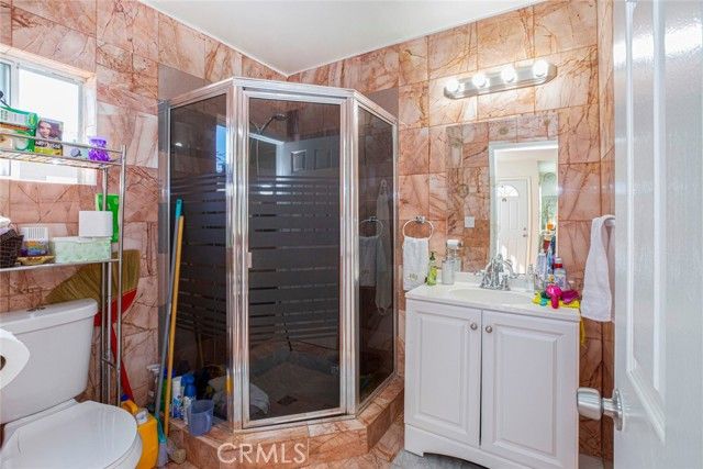 836 Edgemont Street, Los Angeles, CA 90029