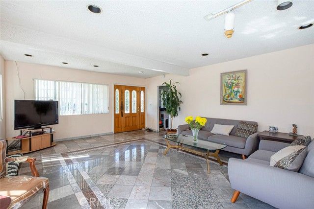 836 Edgemont Street, Los Angeles, CA 90029