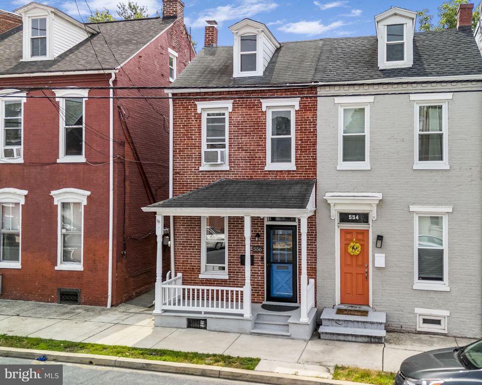 556 WALNUT ST, Columbia, PA 17512