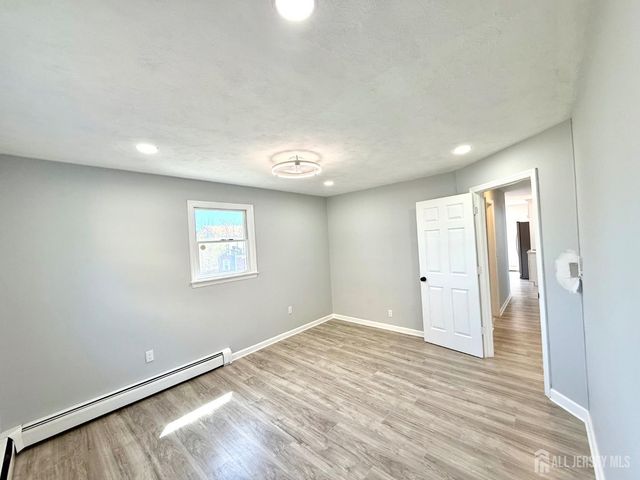35 N Fiat Avenue, Iselin, NJ 08830