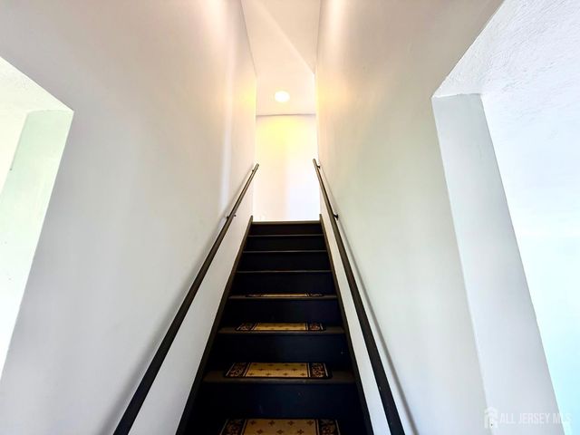 35 N Fiat Avenue, Iselin, NJ 08830