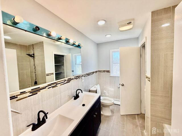 35 N Fiat Avenue, Iselin, NJ 08830
