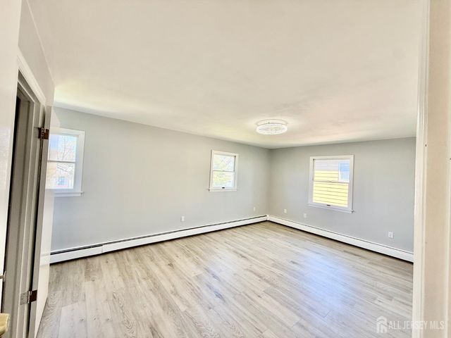 35 N Fiat Avenue, Iselin, NJ 08830