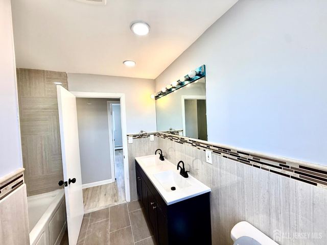 35 N Fiat Avenue, Iselin, NJ 08830