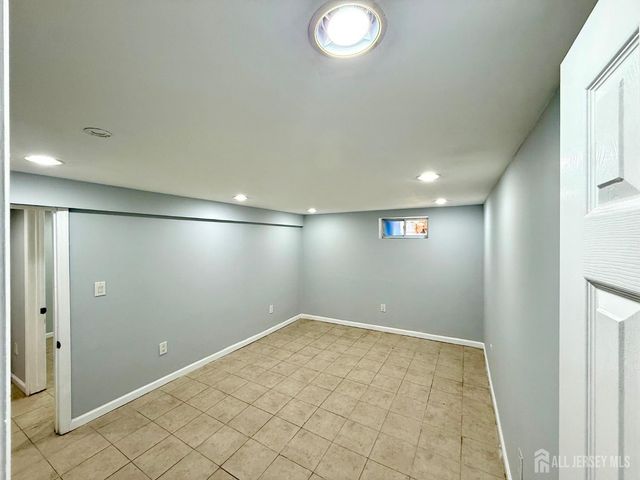 35 N Fiat Avenue, Iselin, NJ 08830