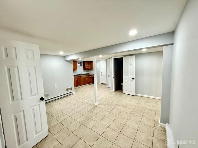 35 N Fiat Avenue, Iselin, NJ 08830