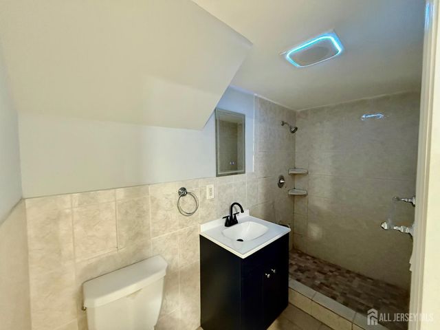 35 N Fiat Avenue, Iselin, NJ 08830