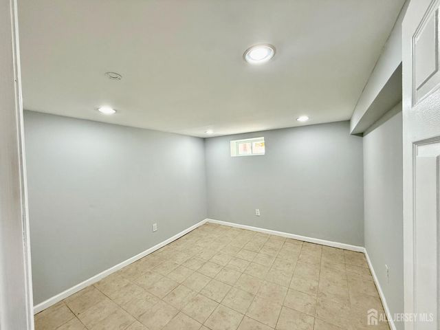 35 N Fiat Avenue, Iselin, NJ 08830
