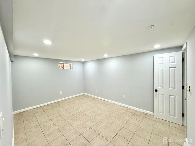 35 N Fiat Avenue, Iselin, NJ 08830