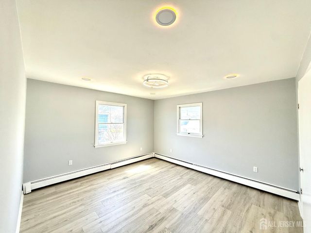 35 N Fiat Avenue, Iselin, NJ 08830