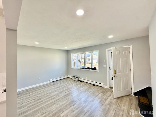 35 N Fiat Avenue, Iselin, NJ 08830