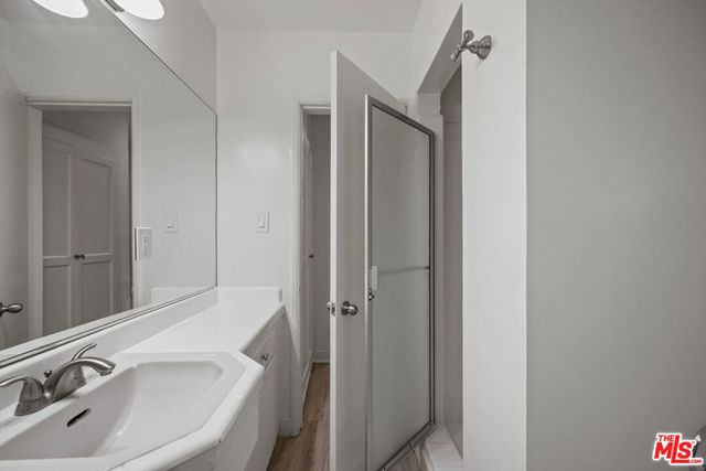 605 S Barrington Avenue 17, Los Angeles, CA 90049