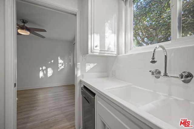 605 S Barrington Avenue 17, Los Angeles, CA 90049