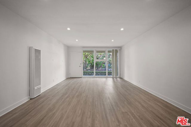 605 S Barrington Avenue 17, Los Angeles, CA 90049