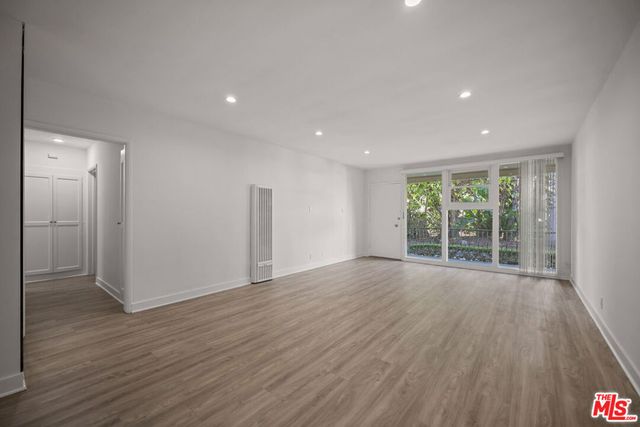 605 S Barrington Avenue 17, Los Angeles, CA 90049