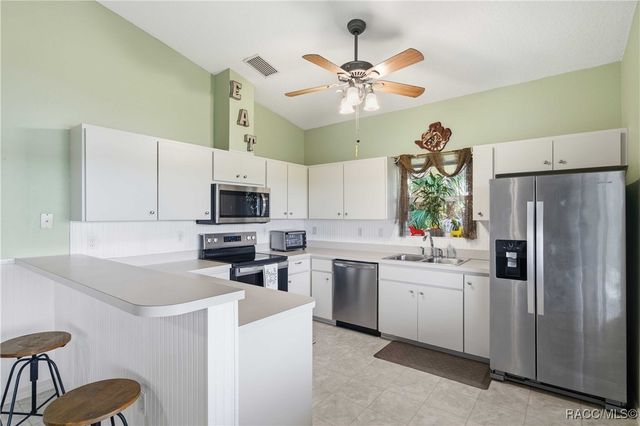 540 N Lake Circle, Crystal River, FL 34429