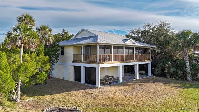 540 N Lake Circle, Crystal River, FL 34429