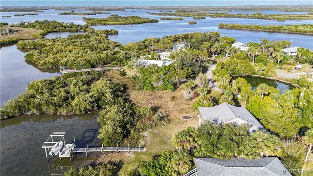 540 N Lake Circle, Crystal River, FL 34429