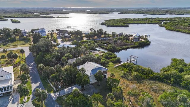 540 N Lake Circle, Crystal River, FL 34429