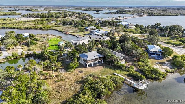 540 N Lake Circle, Crystal River, FL 34429