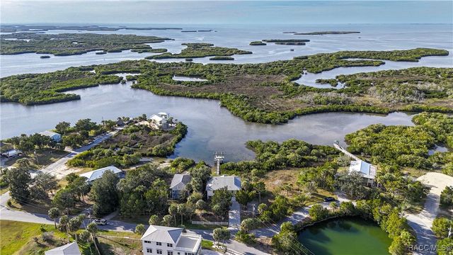 540 N Lake Circle, Crystal River, FL 34429