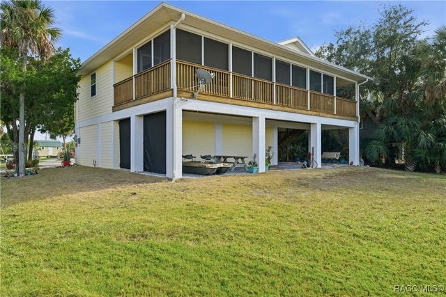 540 N Lake Circle, Crystal River, FL 34429