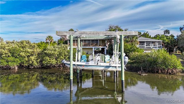 540 N Lake Circle, Crystal River, FL 34429