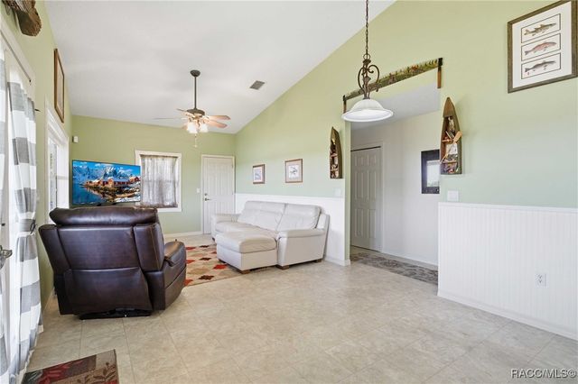 540 N Lake Circle, Crystal River, FL 34429