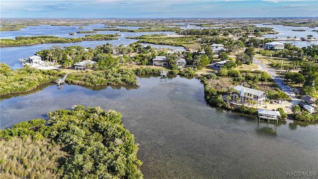 540 N Lake Circle, Crystal River, FL 34429