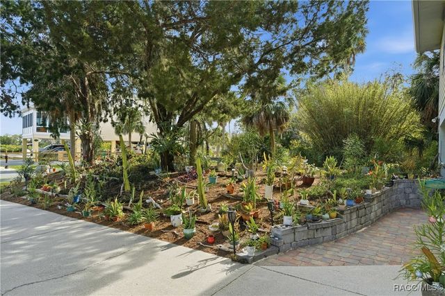 540 N Lake Circle, Crystal River, FL 34429