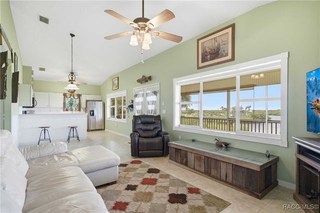 540 N Lake Circle, Crystal River, FL 34429