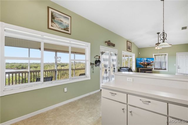 540 N Lake Circle, Crystal River, FL 34429