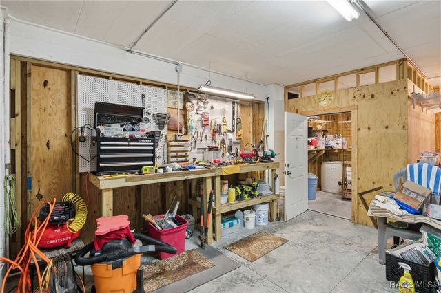 540 N Lake Circle, Crystal River, FL 34429