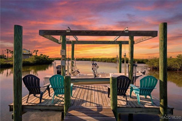 540 N Lake Circle, Crystal River, FL 34429