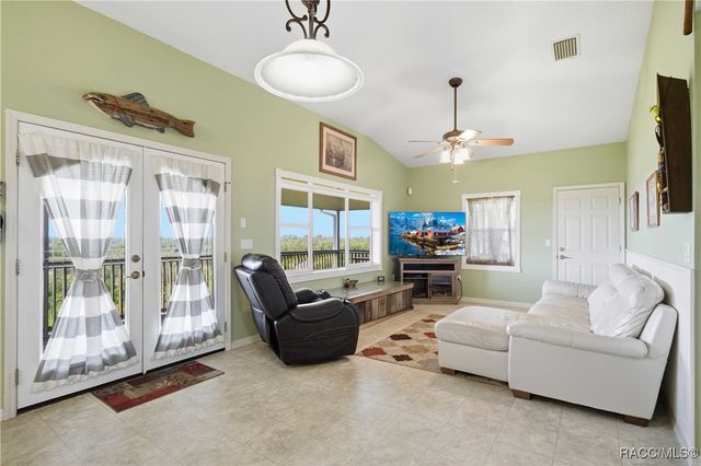 540 N Lake Circle, Crystal River, FL 34429