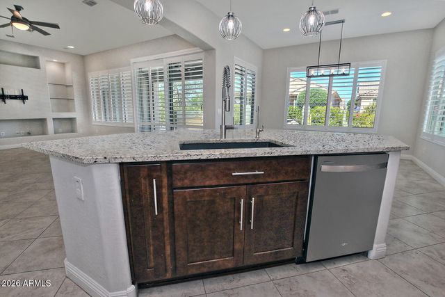 8180 W SILVER SPRING Way, Florence, AZ 85132