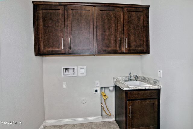 8180 W SILVER SPRING Way, Florence, AZ 85132