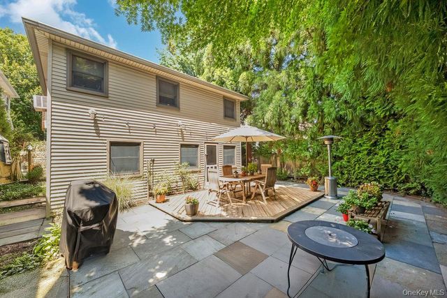 67 Cedar Place, Floral Park, NY 11001
