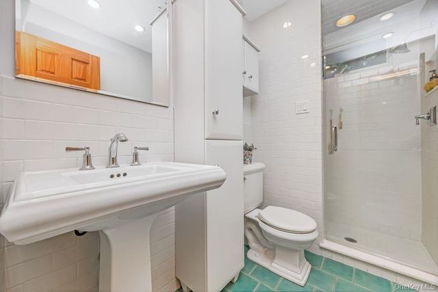 67 Cedar Place, Floral Park, NY 11001