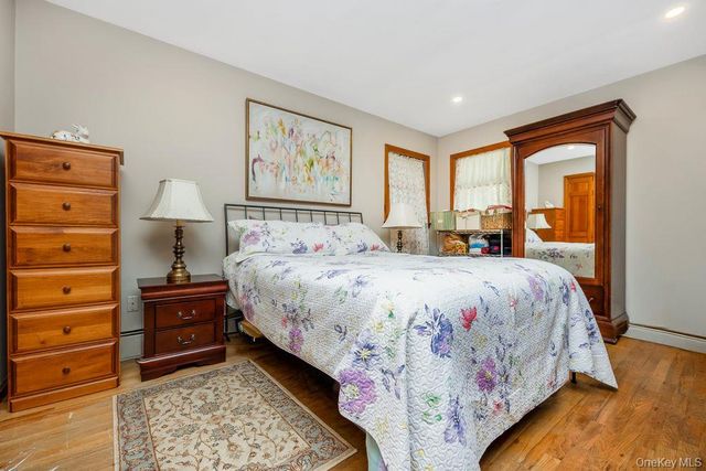 67 Cedar Place, Floral Park, NY 11001