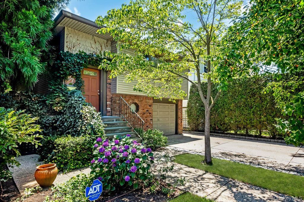 67 Cedar Place, Floral Park, NY 11001
