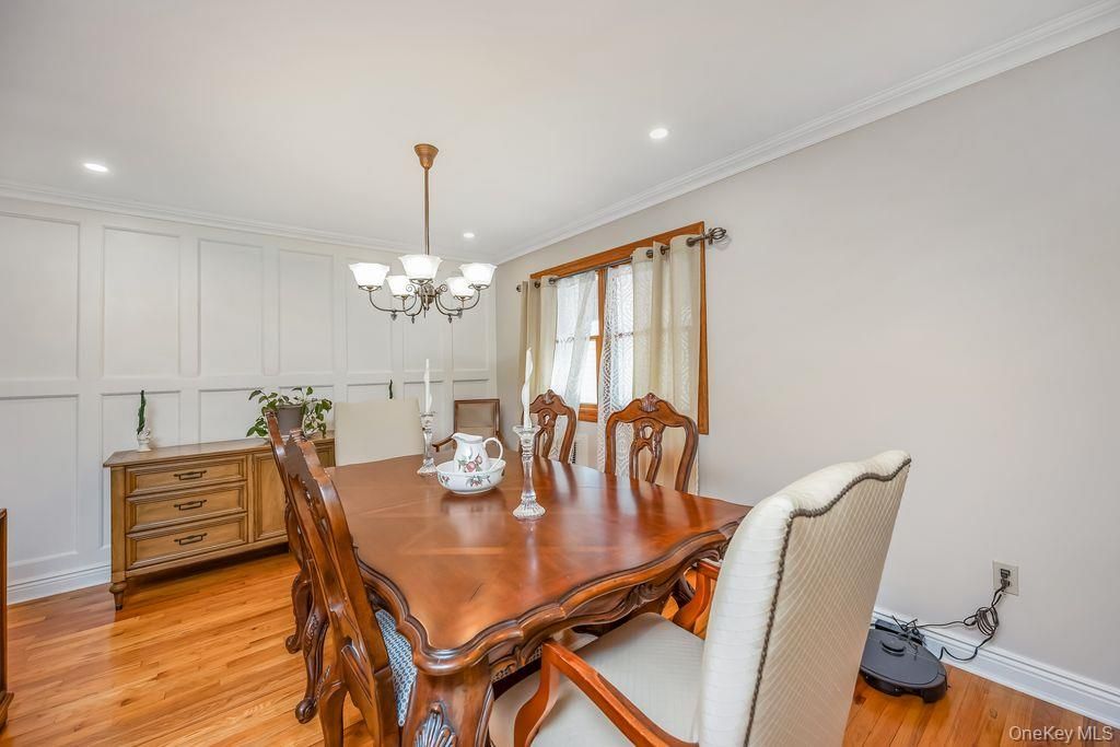 67 Cedar Place, Floral Park, NY 11001 — photo 4