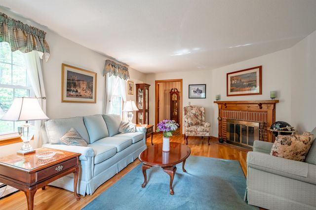 6 Gerard Drive, Merrimack, NH 03054