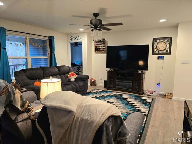 5910 Creek Side Place, Cedar Hill, MO 63016